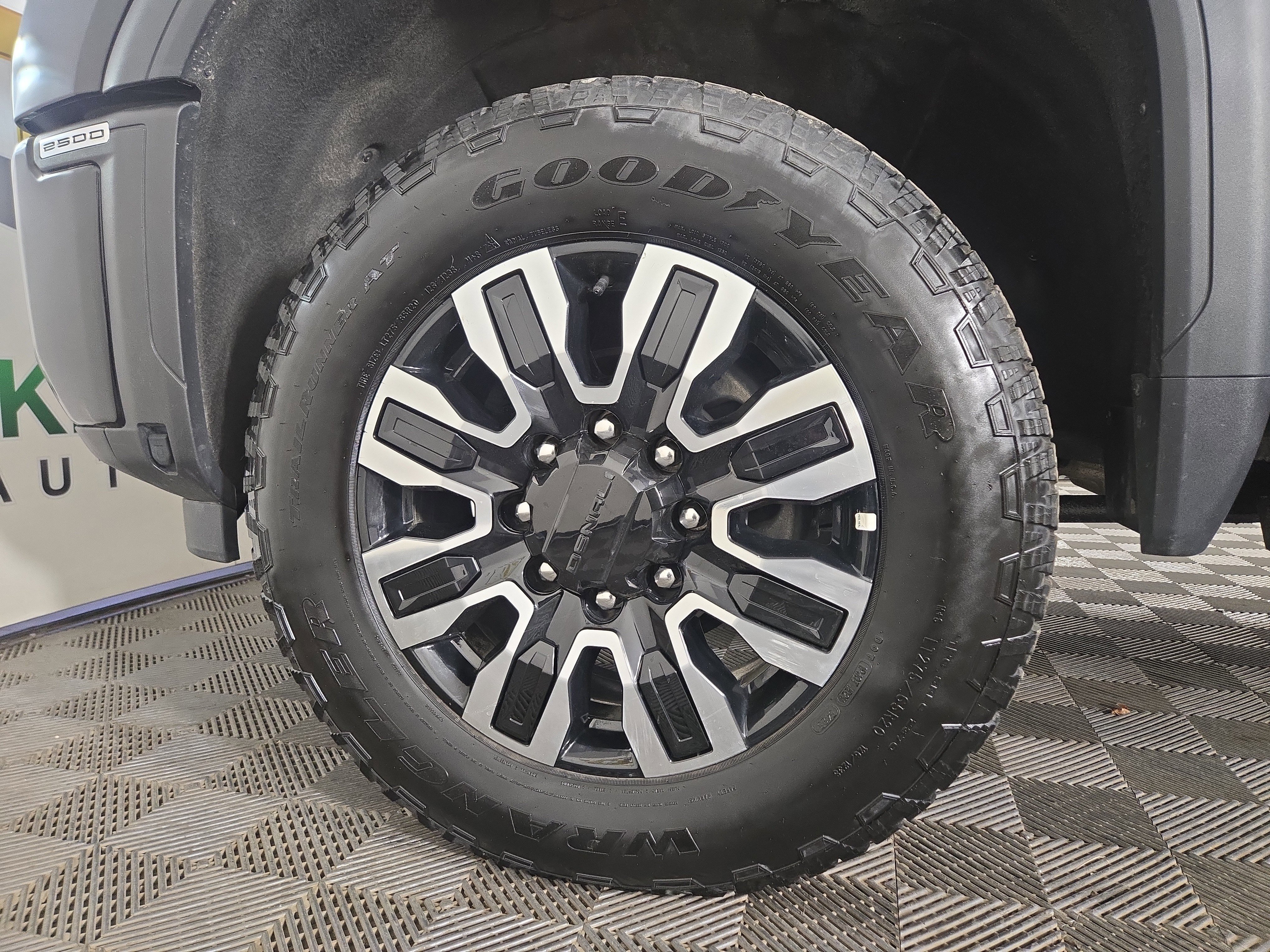 Certified 2024 GMC Sierra 2500 Denali Ultimate AWD/4WD image 32