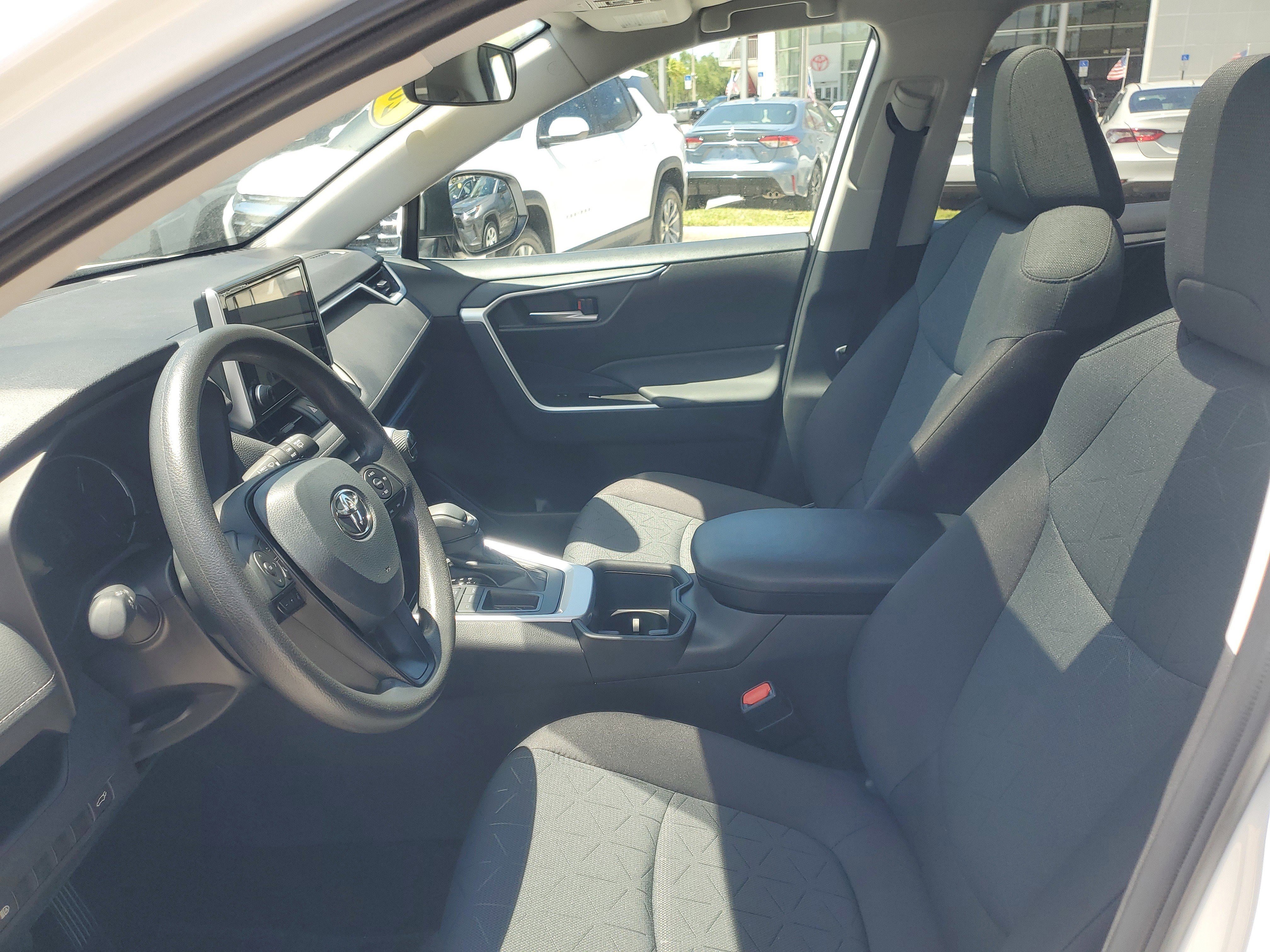 Used 2025 Toyota RAV4 XLE w/ Convenience Package image 16
