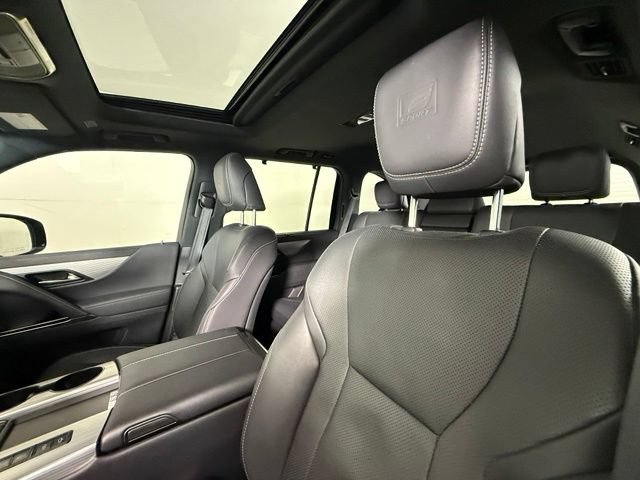 Used 2023 Lexus LX 600 F Sport w/ Accessory Package (Z1) AWD/4WD image 5