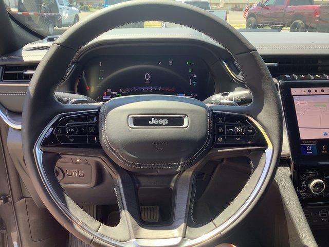 New 2023 Jeep Grand Cherokee Overland w/ Luxury Tech Group IV AWD/4WD image 11