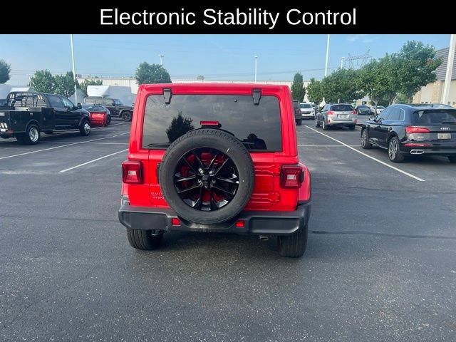 Used 2025 Jeep Wrangler Unlimited Sahara AWD/4WD image 9