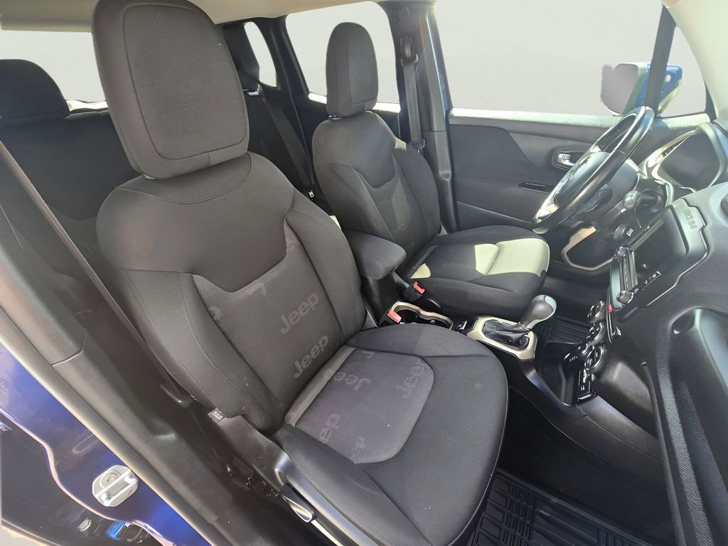 Used 2017 Jeep Renegade Latitude AWD/4WD image 3