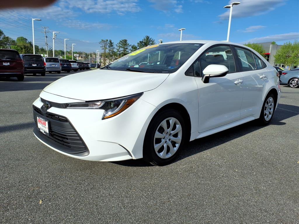Used 2025 Toyota Corolla LE image 14