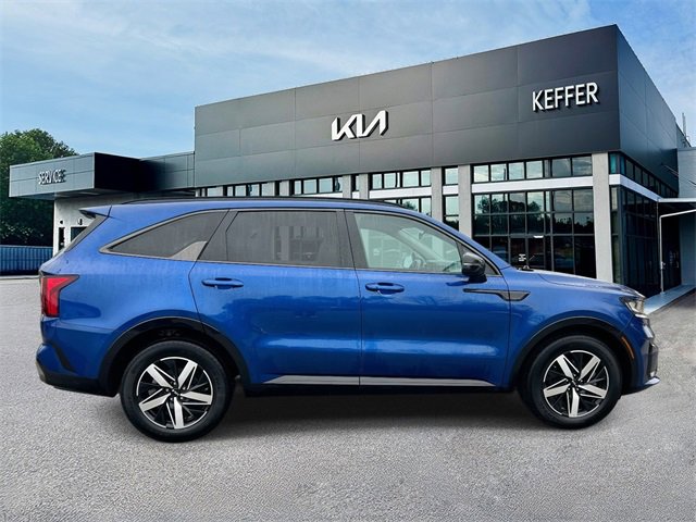 Certified 2023 Kia Sorento S image 9