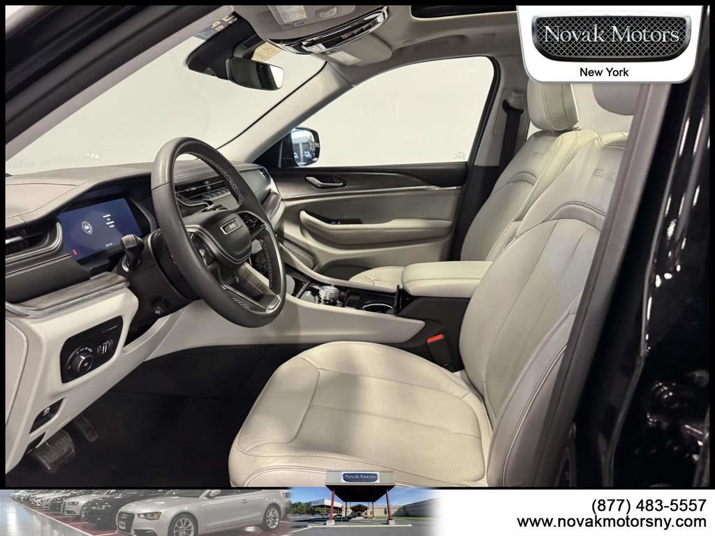 Used 2023 Jeep Grand Cherokee Overland AWD/4WD image 13
