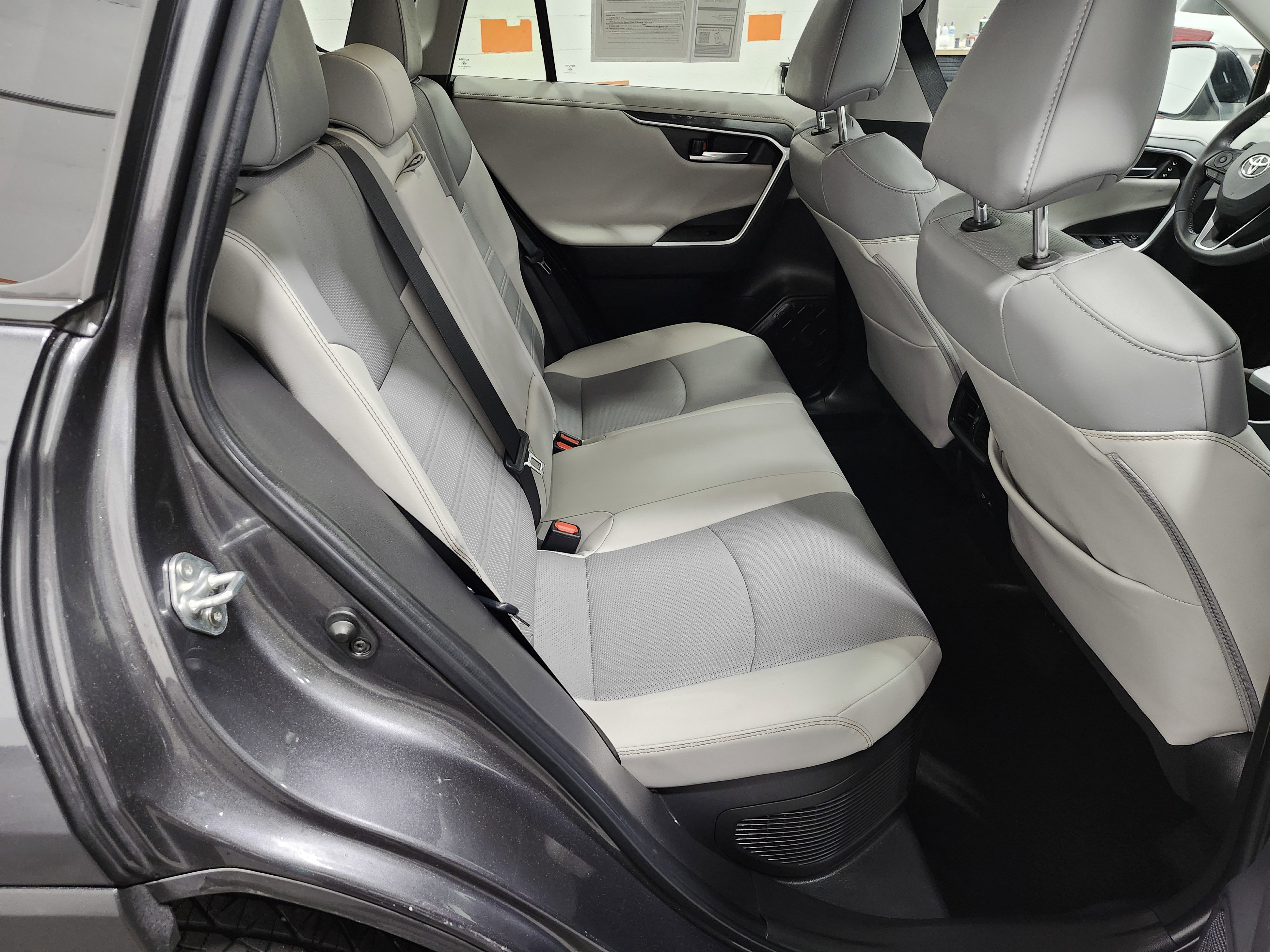 Used 2023 Toyota RAV4 Limited image 19