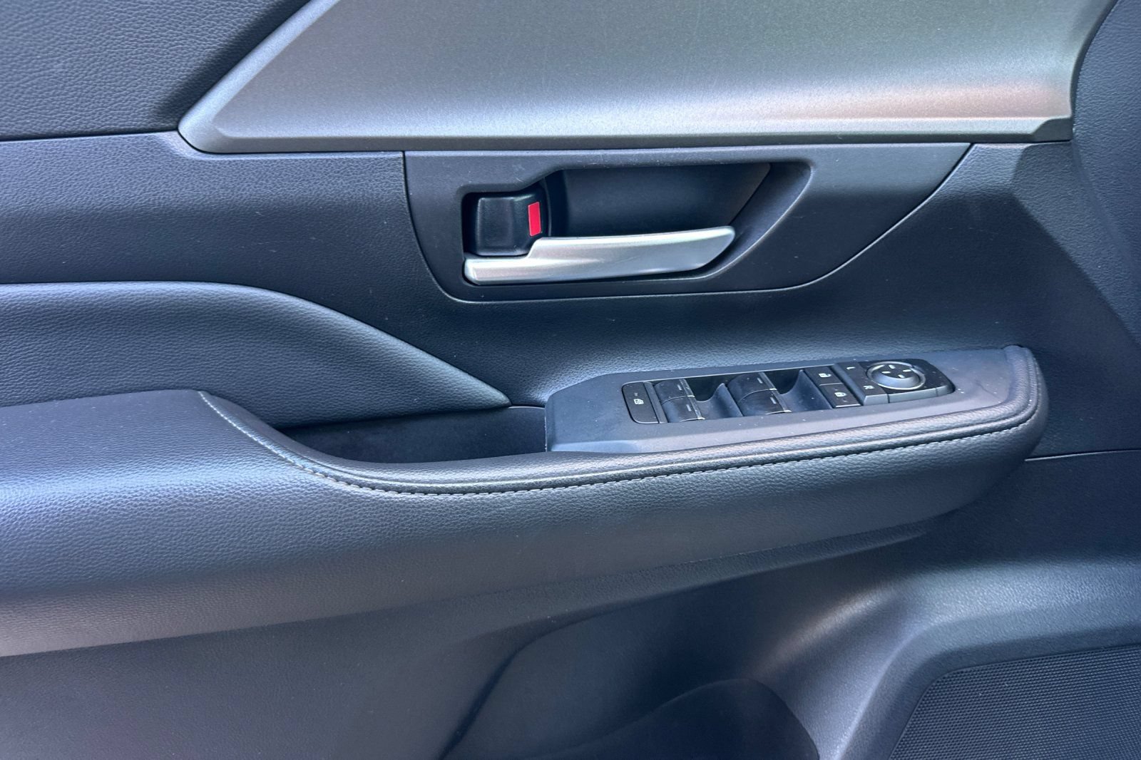 Certified 2025 Toyota Grand Highlander AWD image 13