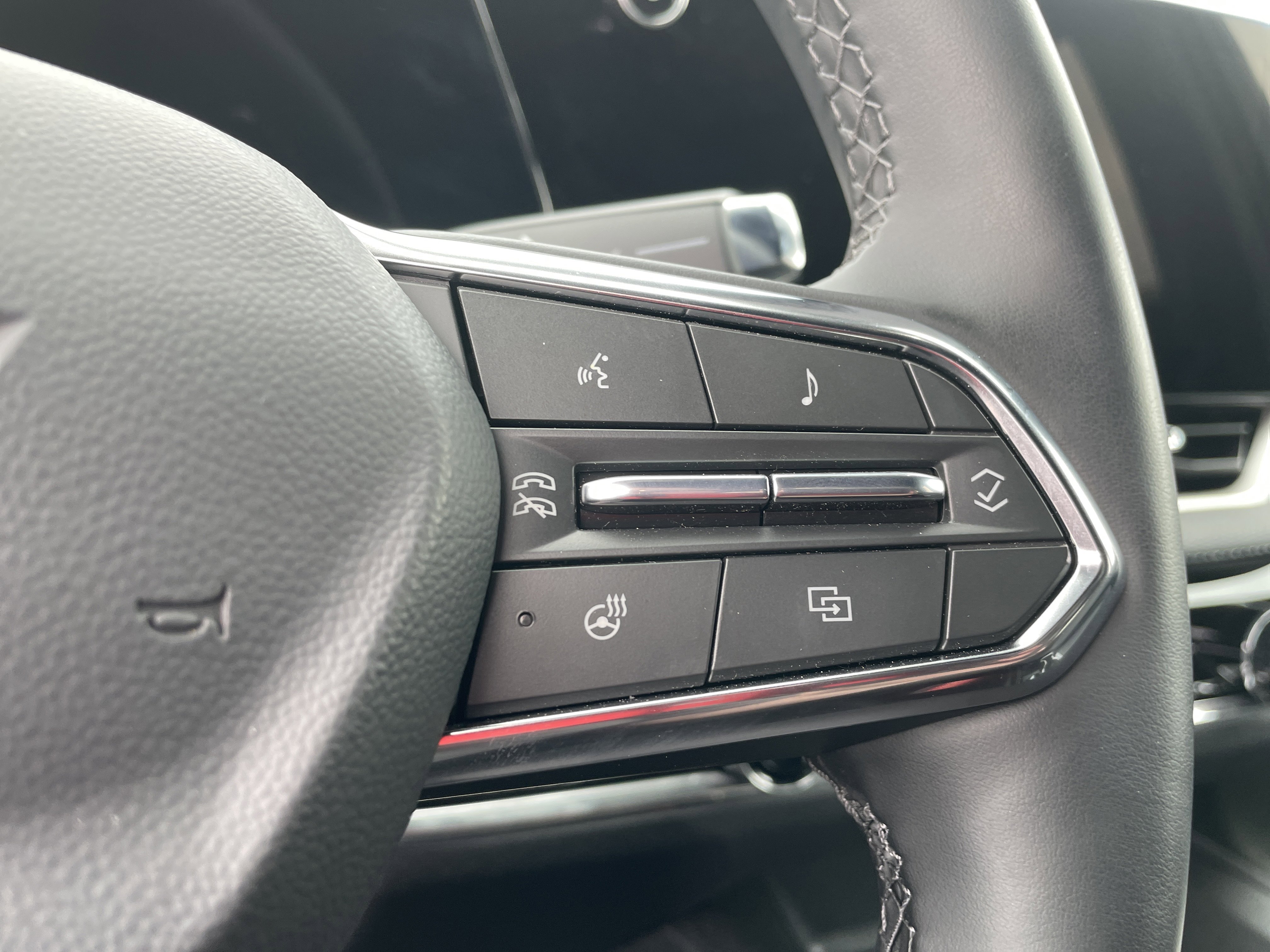 Certified 2026 Chevrolet Equinox LT w/ Midnight Edition FWD image 31