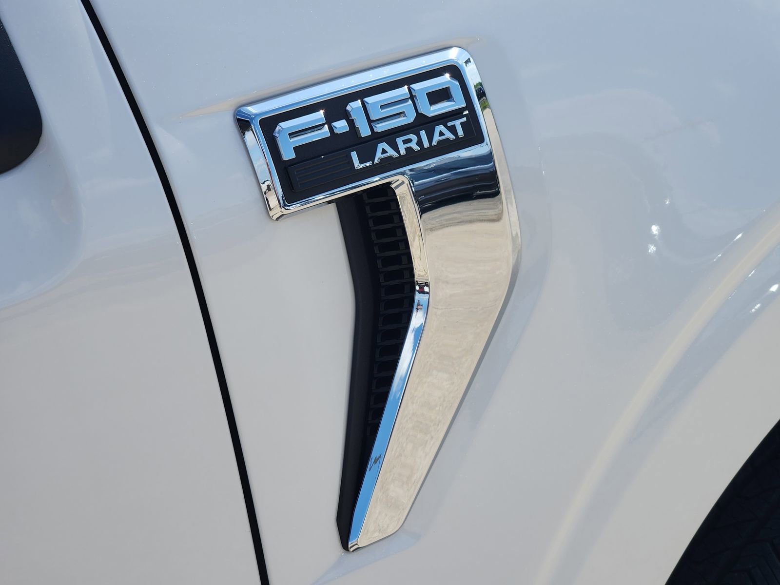 New 2025 Ford F150 Lariat w/ Equipment Group 502A High image 12