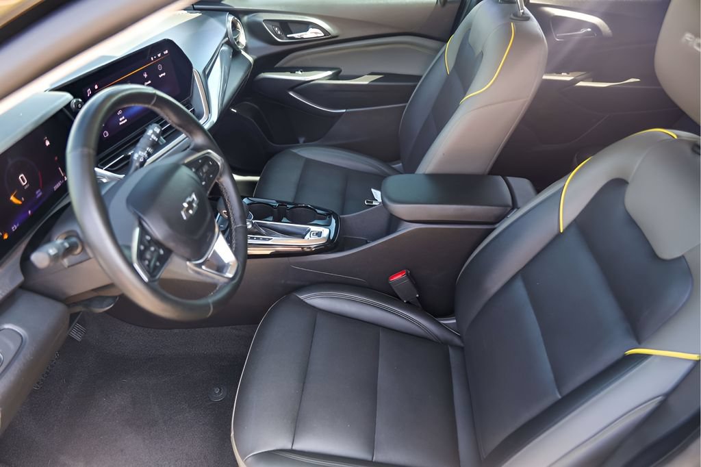Used 2025 Chevrolet Trax ACTIV FWD image 12