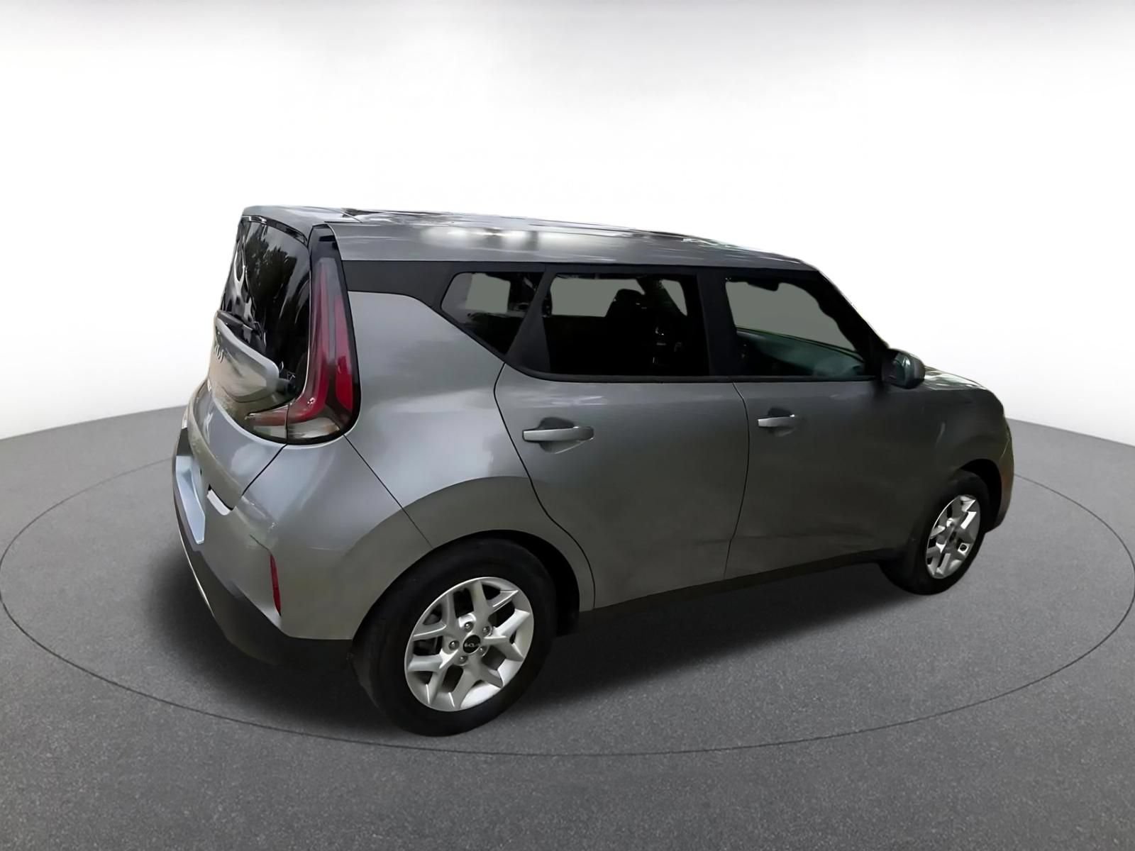 Used 2025 Kia Soul LX w/ LX Technology Package FWD image 15