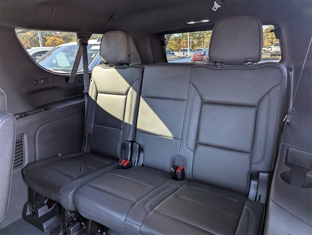 Used 2023 Chevrolet Suburban High Country image 14