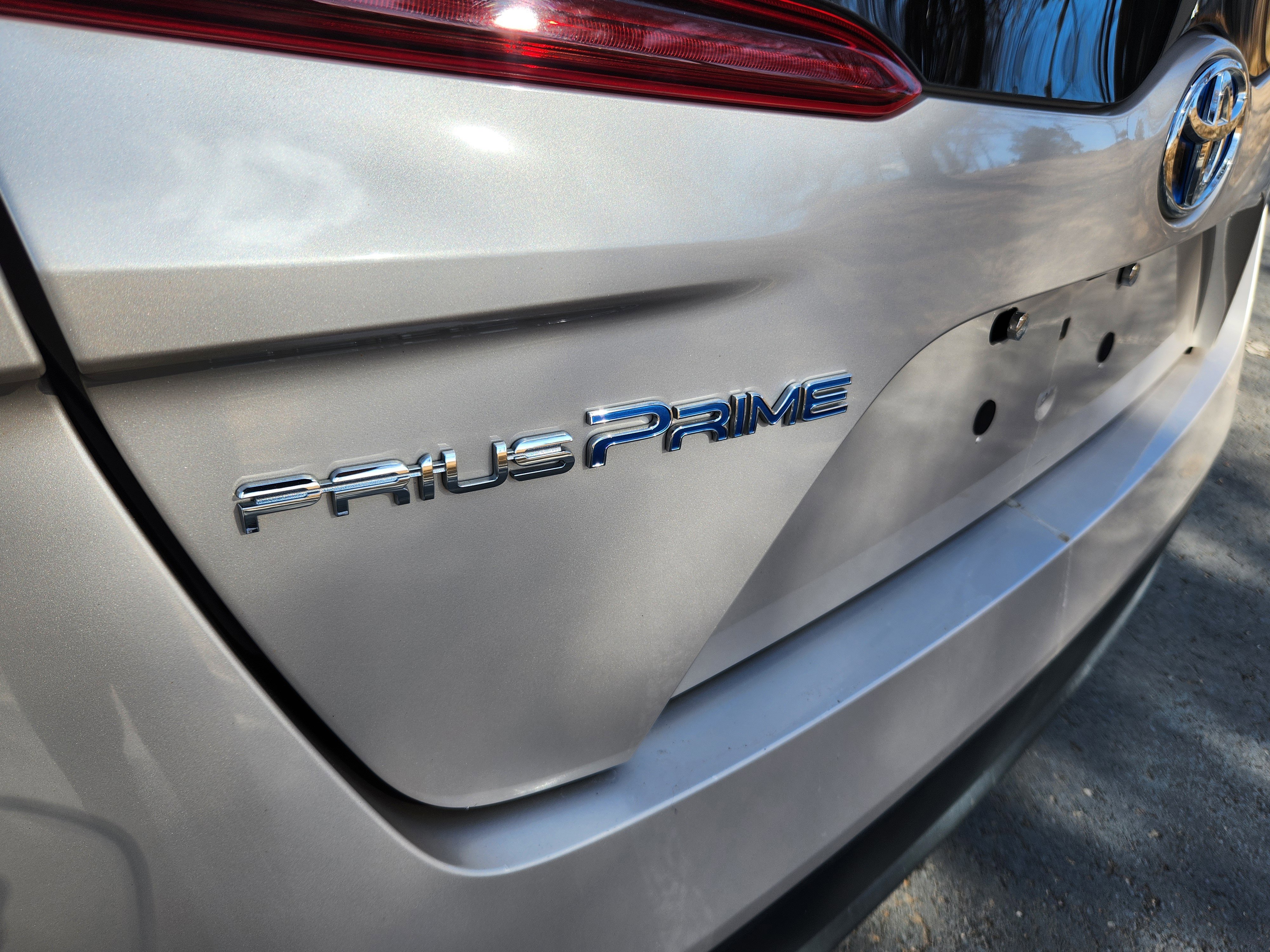 Used 2018 Toyota Prius Prime Premium image 18