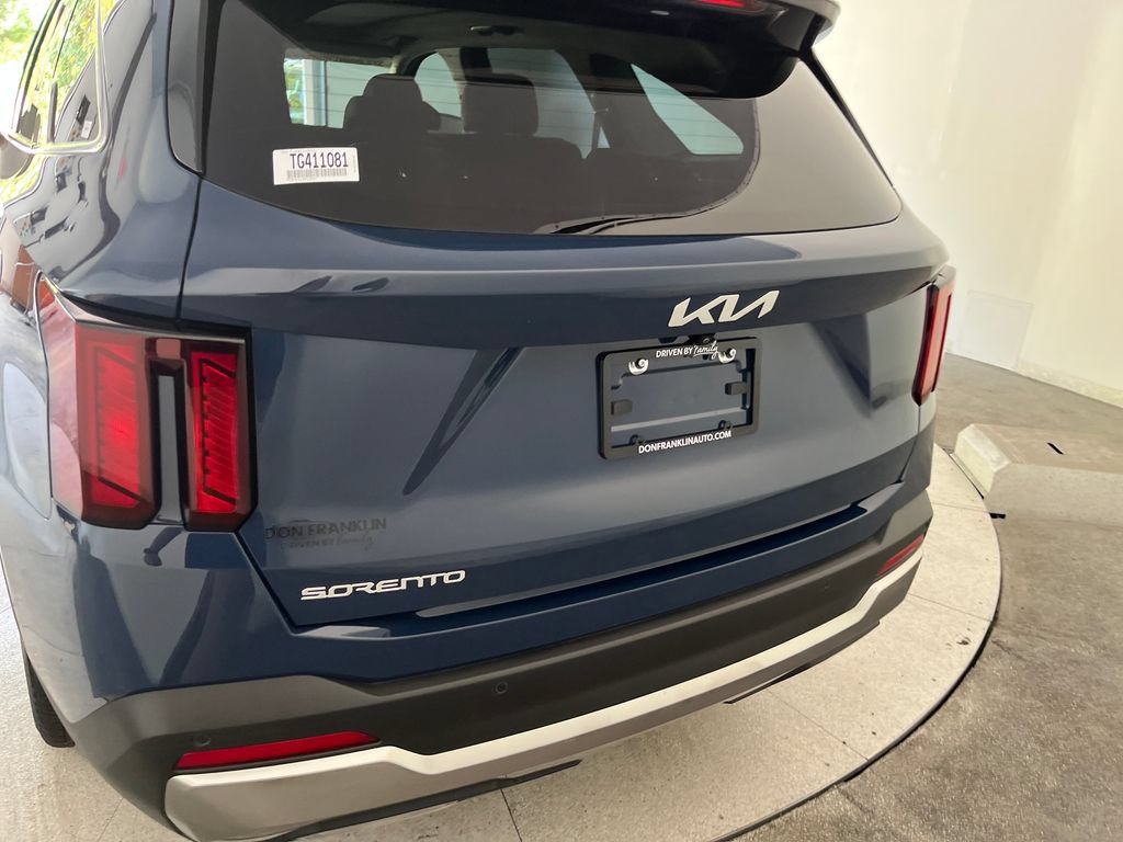 Used 2026 Kia Sorento S w/ S Panoramic Sunroof Package FWD image 4