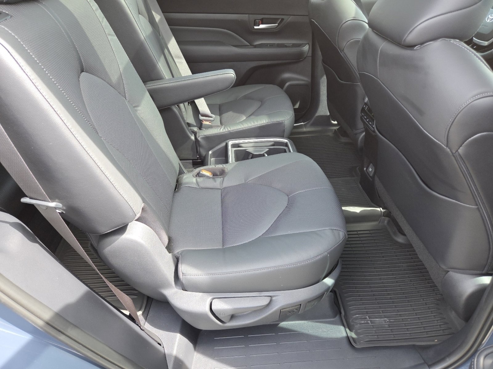 Used 2025 Toyota Grand Highlander FWD image 27