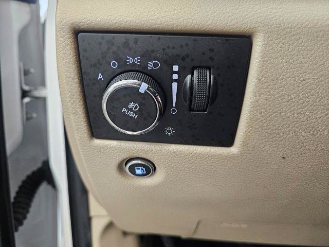 Used 2019 Jeep Grand Cherokee Limited AWD/4WD image 16