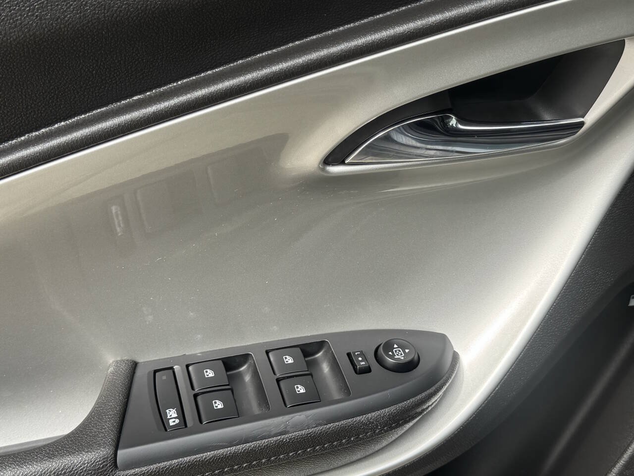 Used 2013 Chevrolet Volt Premium w/ Premium Trim Package FWD image 11