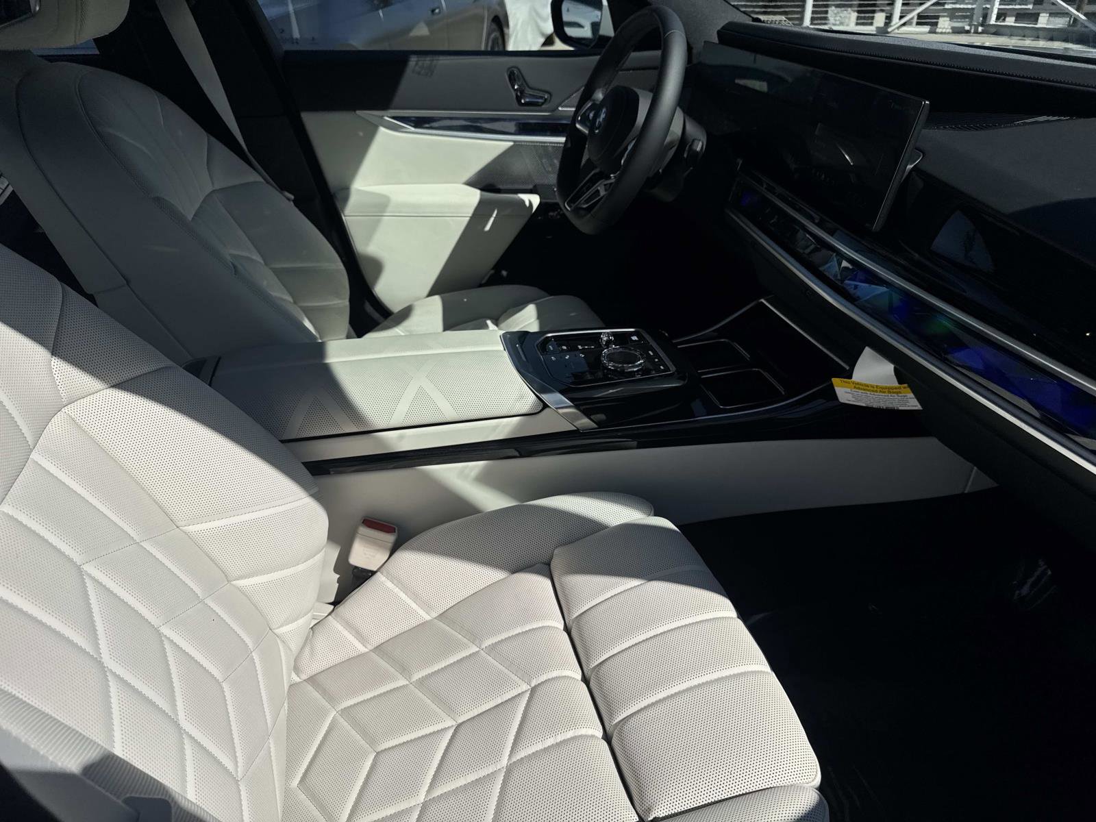 Used 2025 BMW i7 eDrive50 image 22