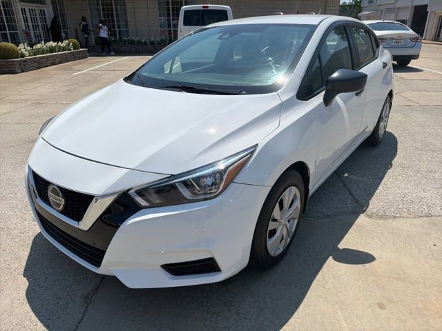 Used 2022 Nissan Versa S FWD image 2