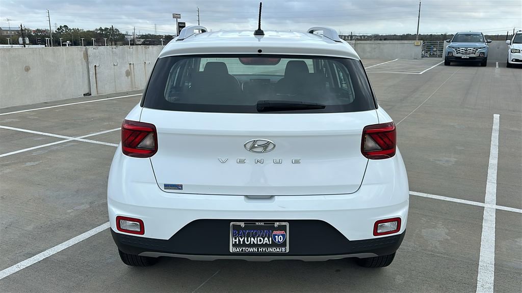 Certified 2025 Hyundai Venue SEL image 11