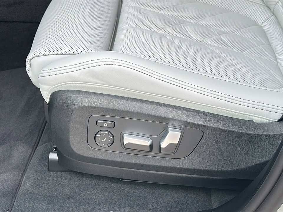 New 2026 BMW X5 sDrive40i w/ M Sport Package RWD image 12