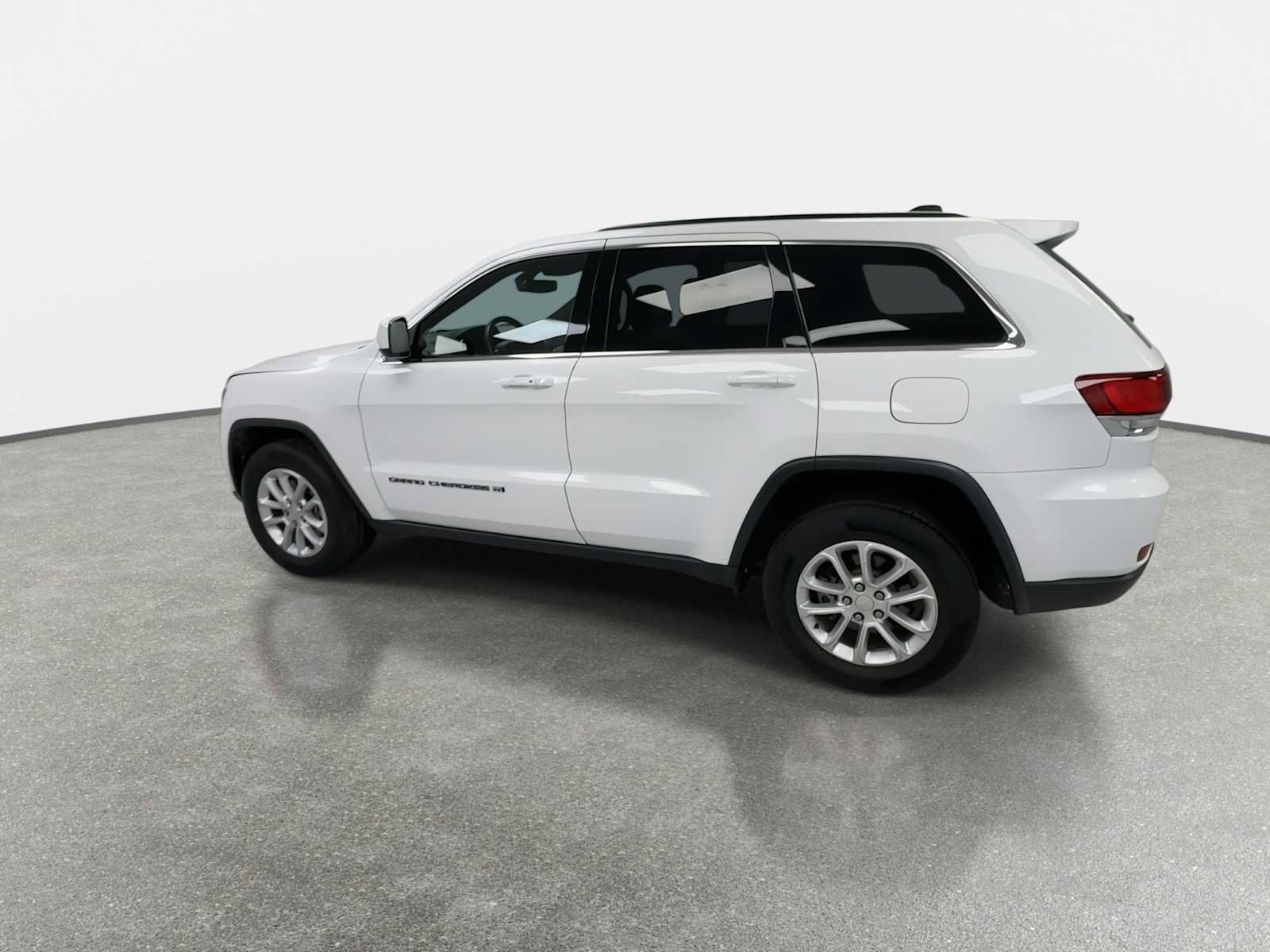Used 2022 Jeep Grand Cherokee Laredo X AWD/4WD image 6