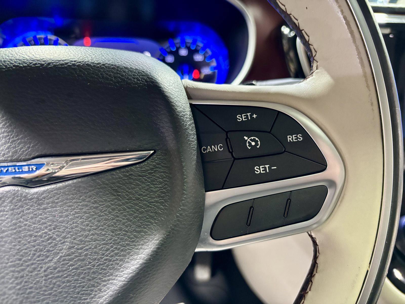 Used 2017 Chrysler Pacifica Limited w/ UConnect Theater Package image 39