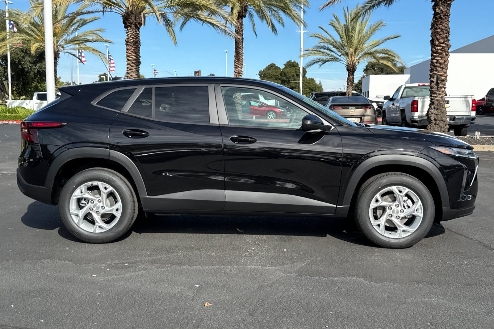 New 2026 Chevrolet Trax LS w/ LS Convenience Package FWD image 2