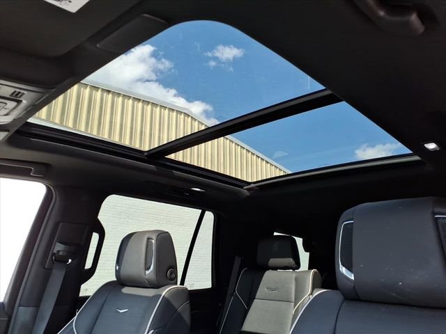 Used 2024 Cadillac Escalade Premium Luxury AWD/4WD image 16