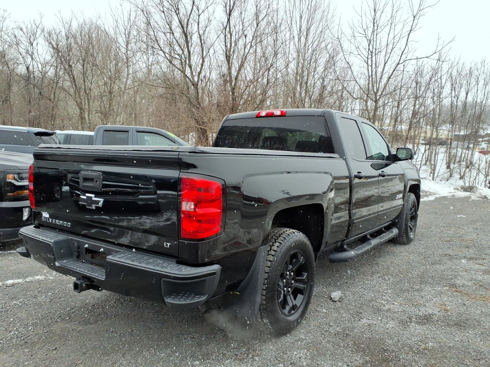 Used 2017 Chevrolet Silverado 1500 LT w/ Midnight Edition image 7