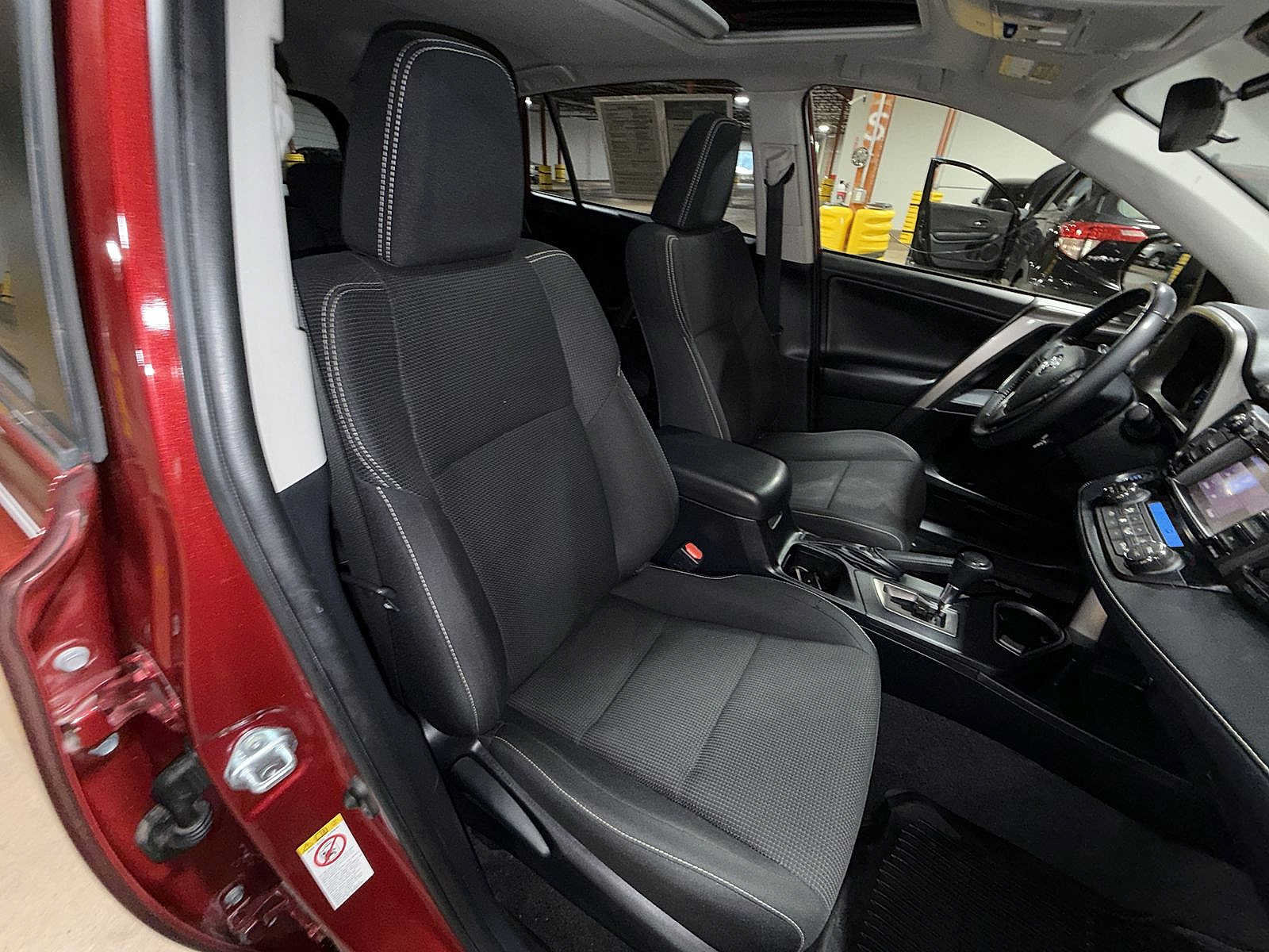 Used 2018 Toyota RAV4 XLE w/ Plus Extra Value Package AWD/4WD image 16
