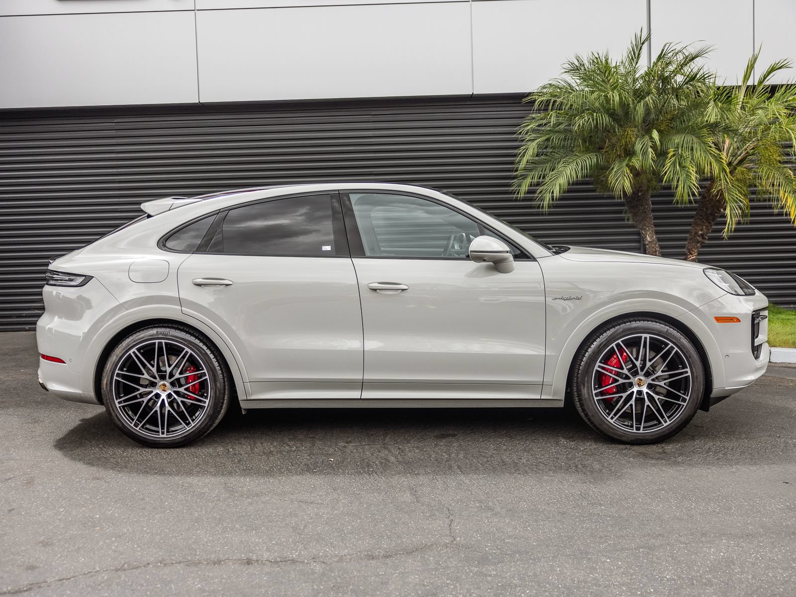 Certified 2025 Porsche Cayenne S AWD/4WD image 8