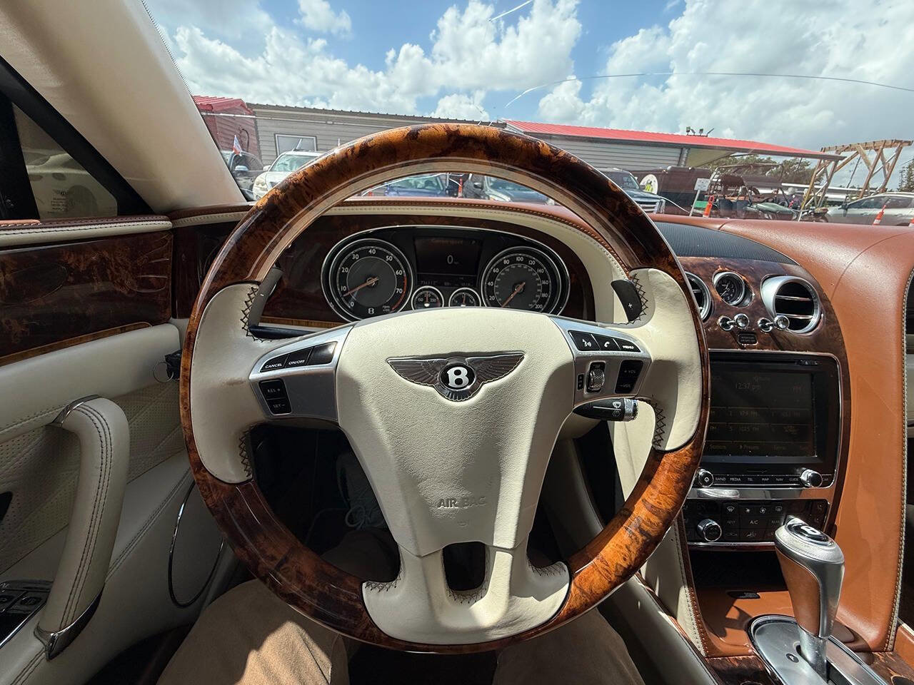 Used 2015 Bentley Flying Spur W12 image 33