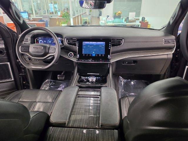 Used 2022 Jeep Wagoneer Series II w/ Premium Group I AWD/4WD image 15