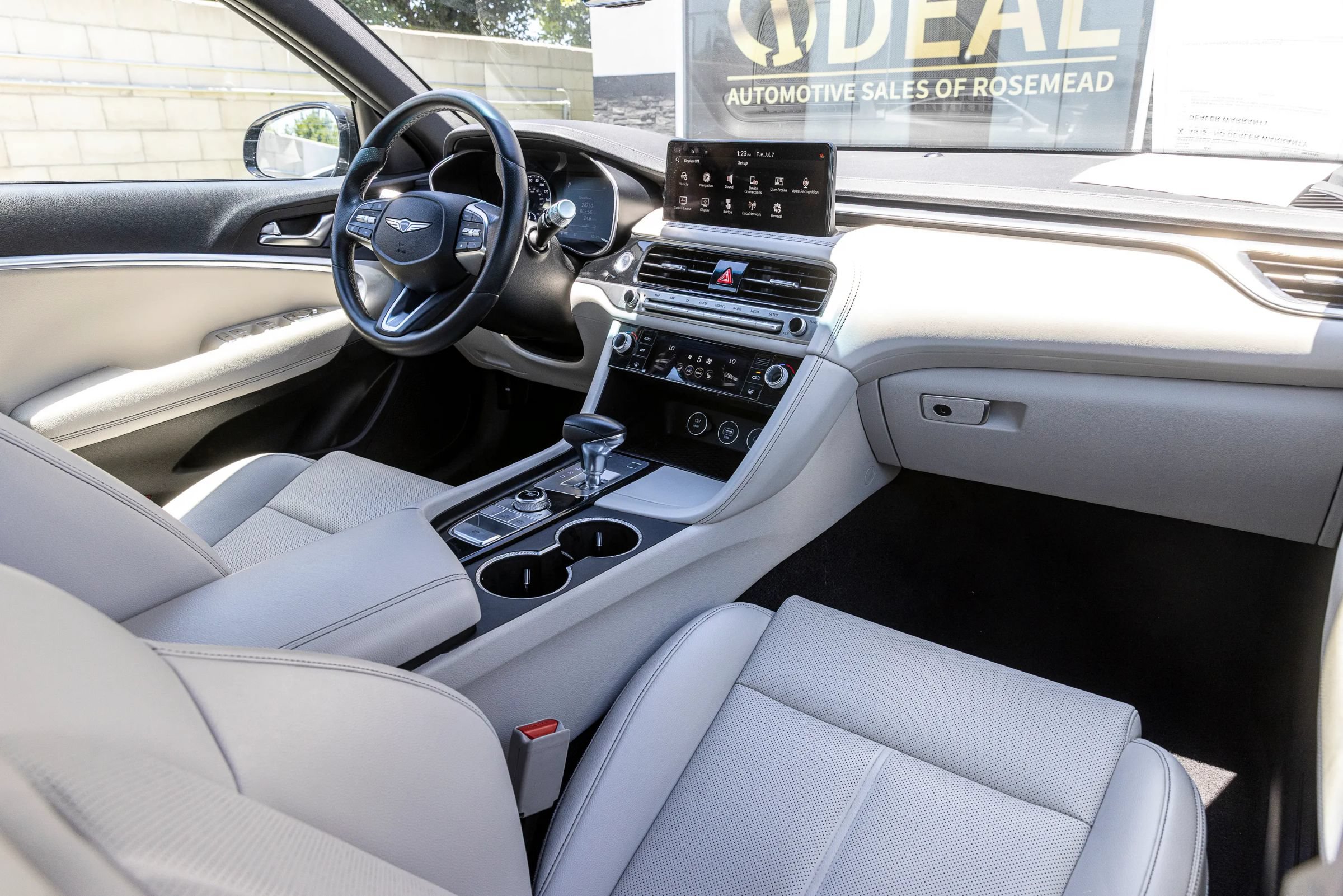 Used 2025 Genesis G70 2.5T RWD image 26