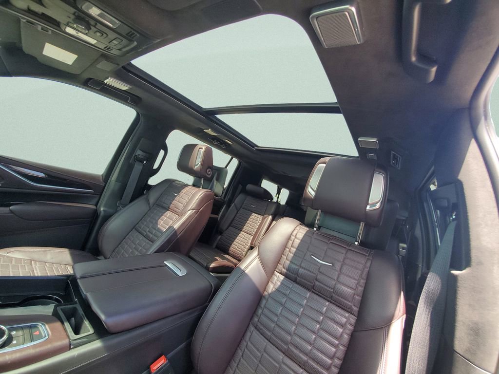 Used 2023 Cadillac Escalade ESV Sport Platinum w/ LPO, ONYX Package AWD/4WD image 17