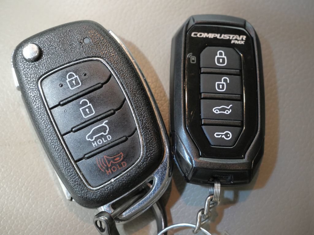 Used 2017 Hyundai Santa Fe Sport AWD/4WD image 27