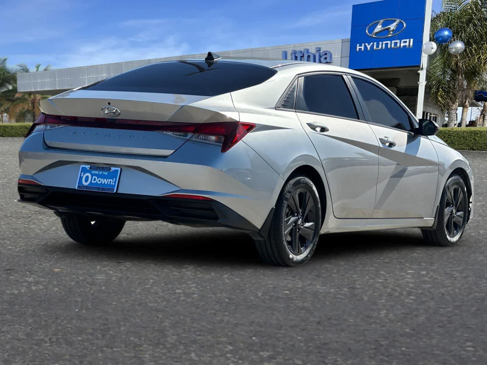 Used 2022 Hyundai Elantra SEL FWD image 3
