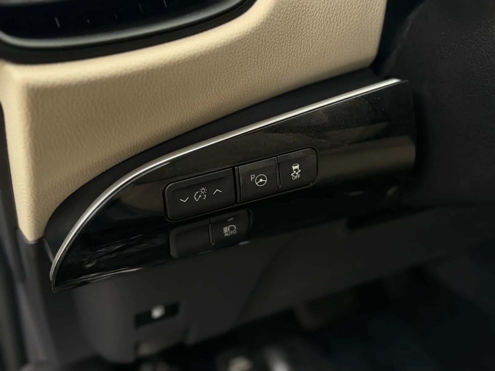 Used 2017 Toyota Prius Two w/ Prius Two Safety Plus Package image 24