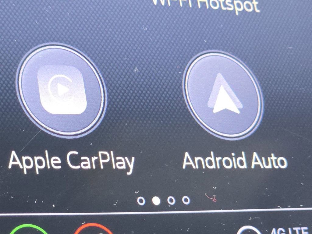 Used 2023 Buick Enclave Essence w/ LPO, Touring Package image 4