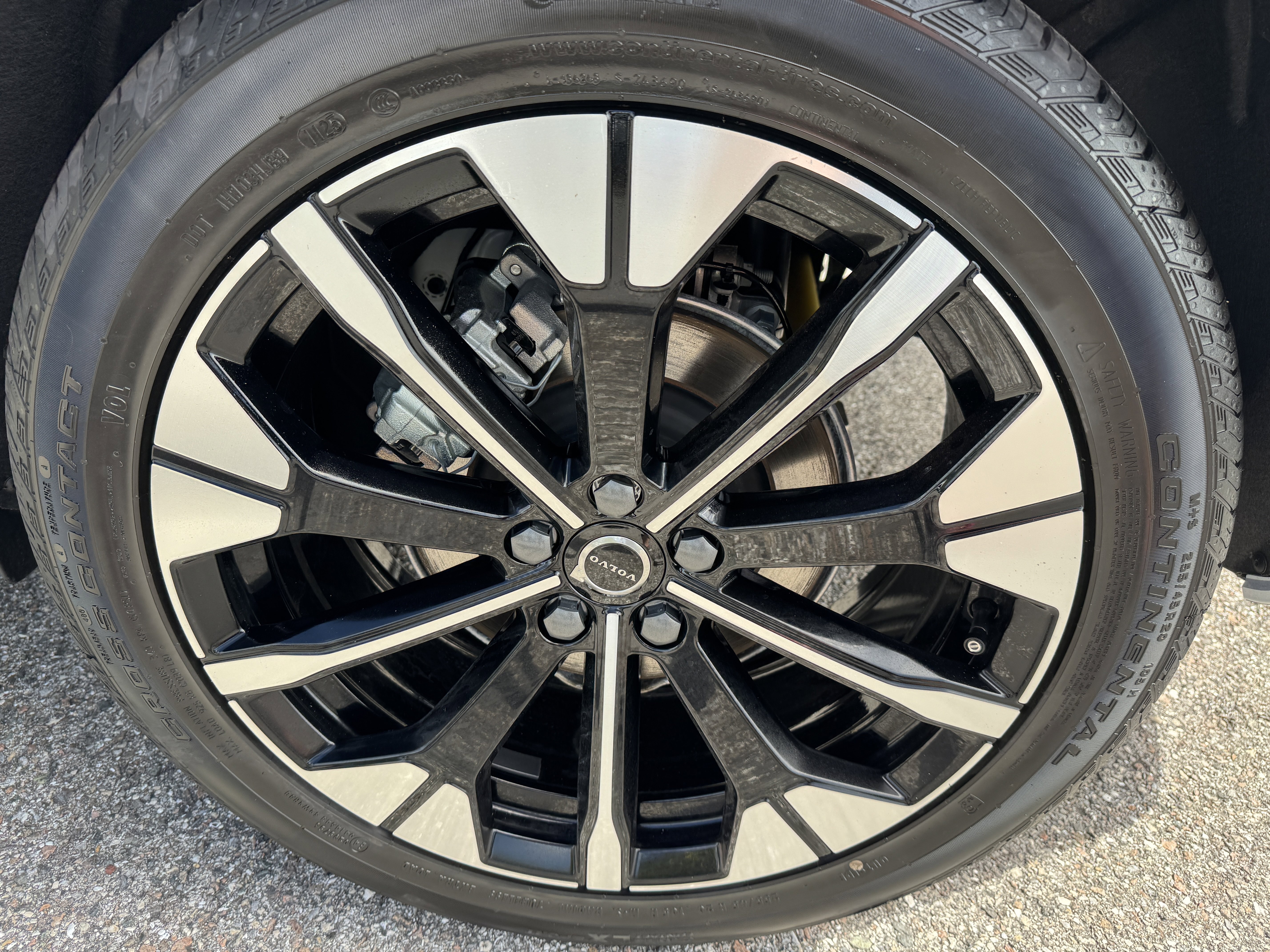 New 2026 Volvo XC60 B5 Plus w/ Protection Package Premier image 34