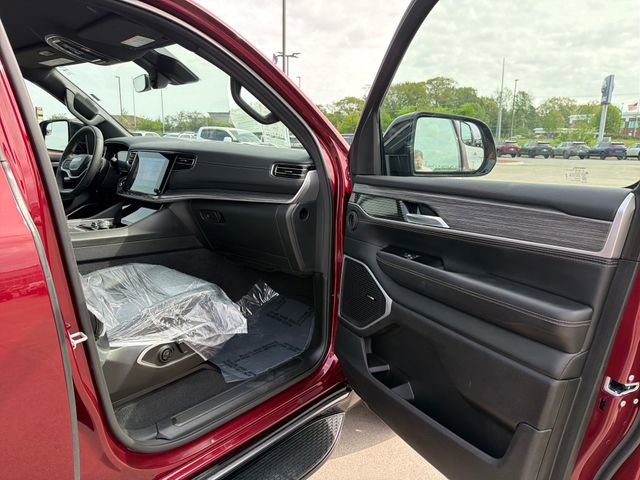 Used 2024 Jeep Wagoneer Series II w/ Flexible Seating Group AWD/4WD image 39