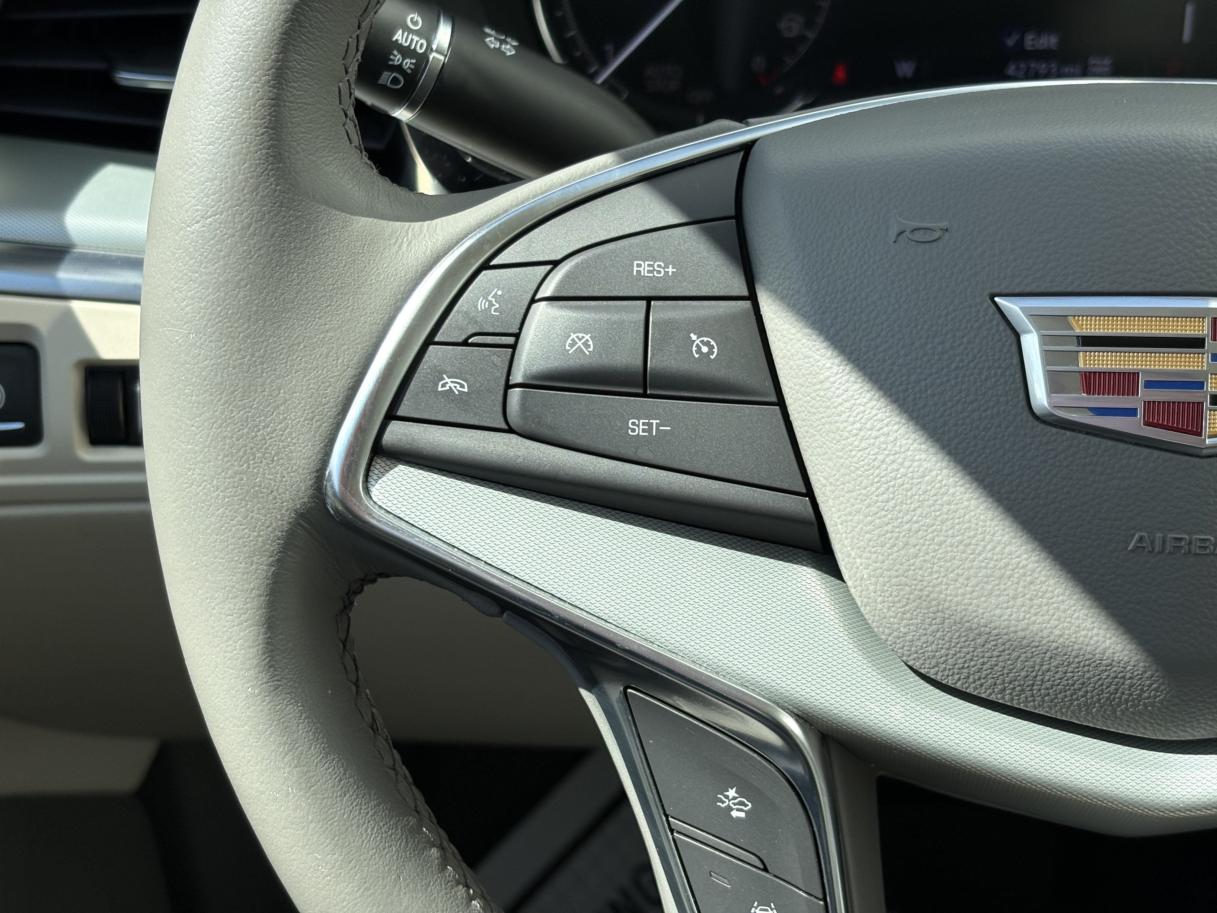 Certified 2023 Cadillac XT5 Premium Luxury w/ LPO, Floor Liner Package AWD/4WD image 17