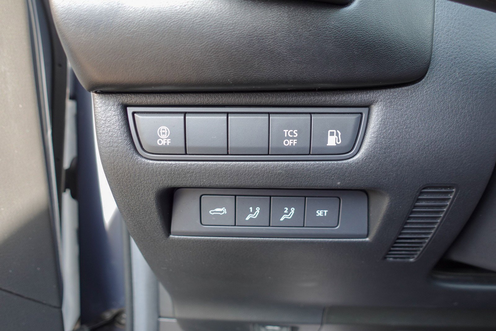 Certified 2025 MAZDA CX-50 AWD 2.5 Hybrid w/ Premium Pkg image 12