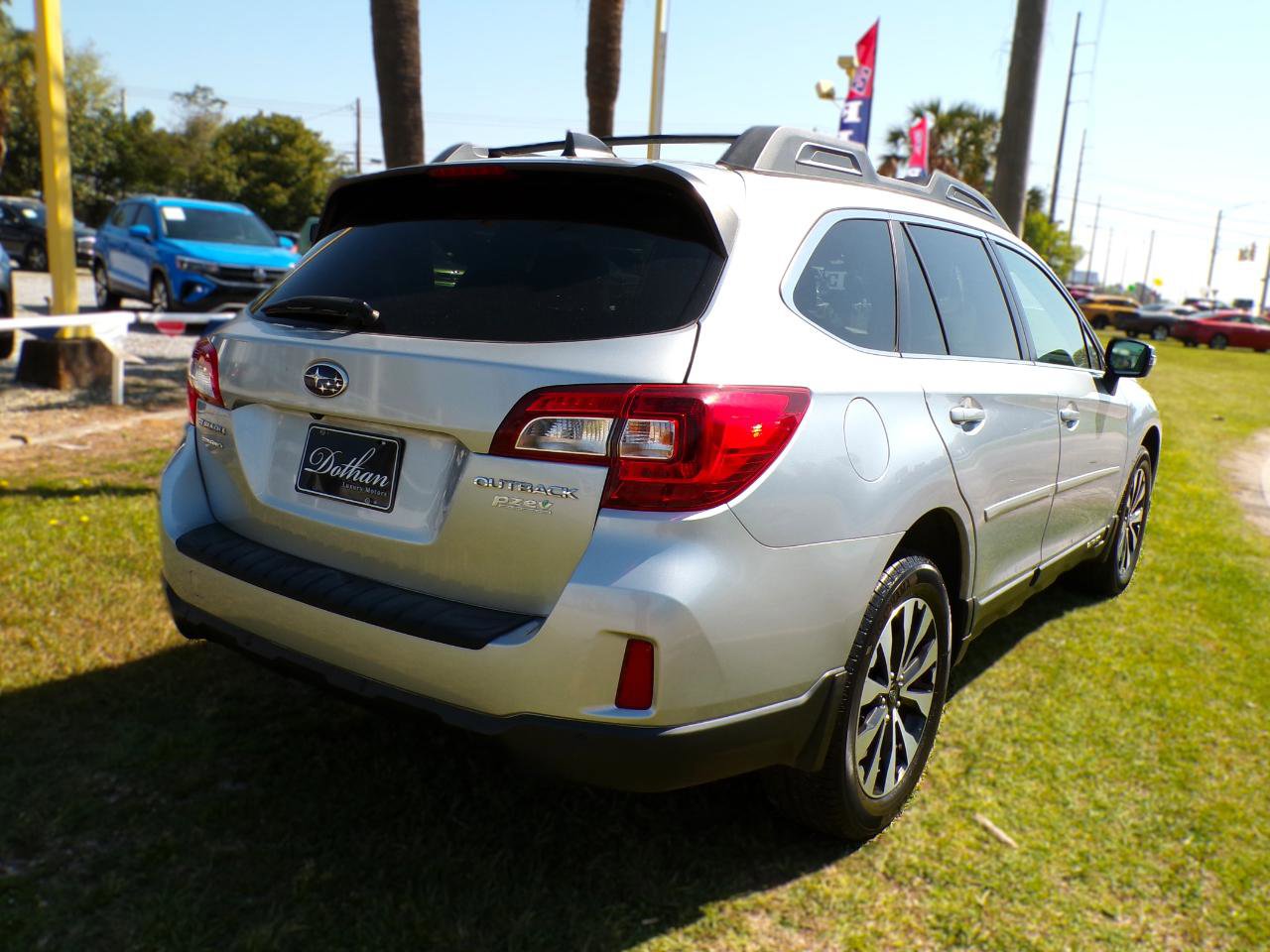 Used 2017 Subaru Outback 2.5i Limited image 7