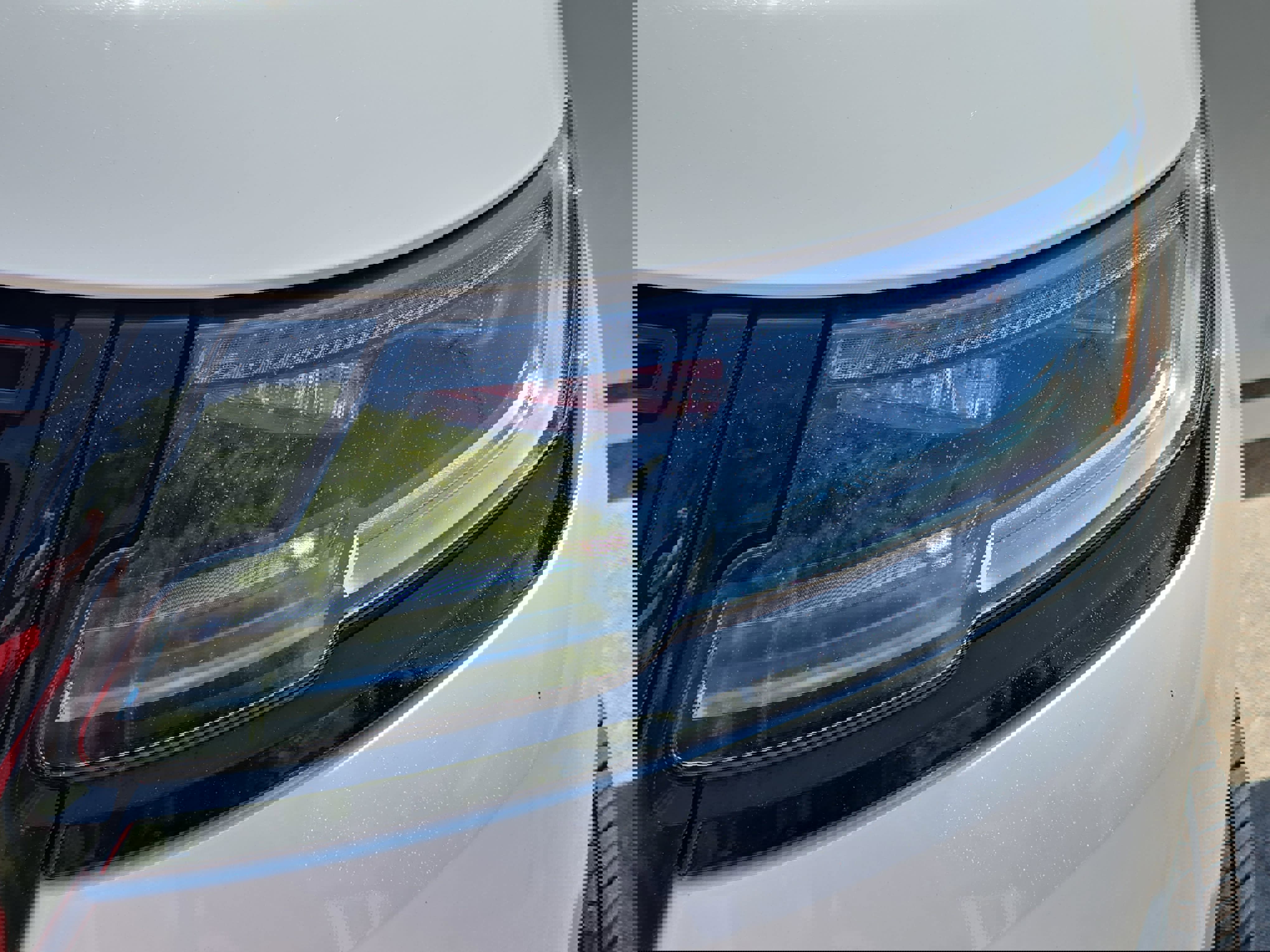 Certified 2025 Land Rover Range Rover Velar Dynamic SE AWD/4WD image 32