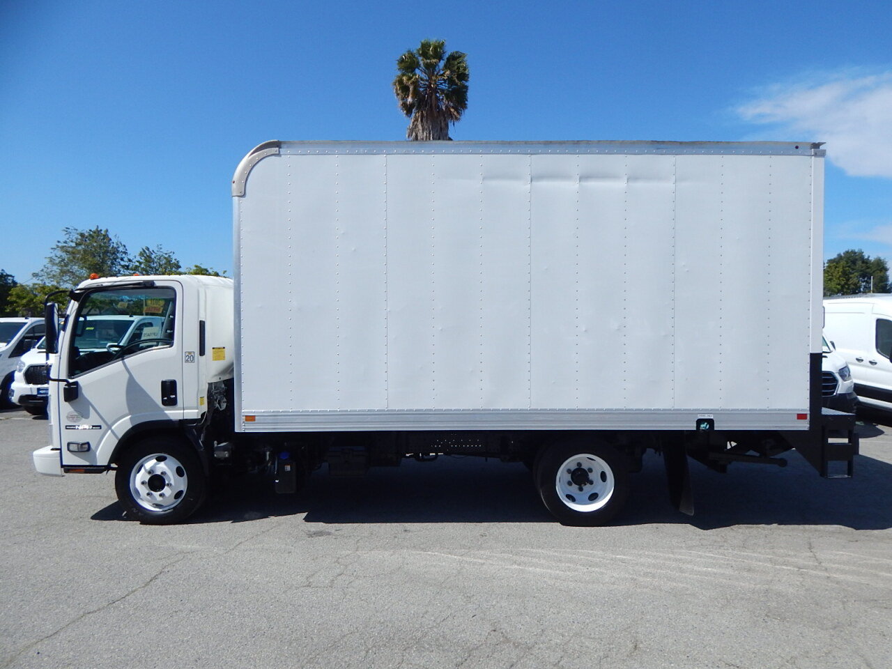 Used 2021 Isuzu NPR RWD image 5