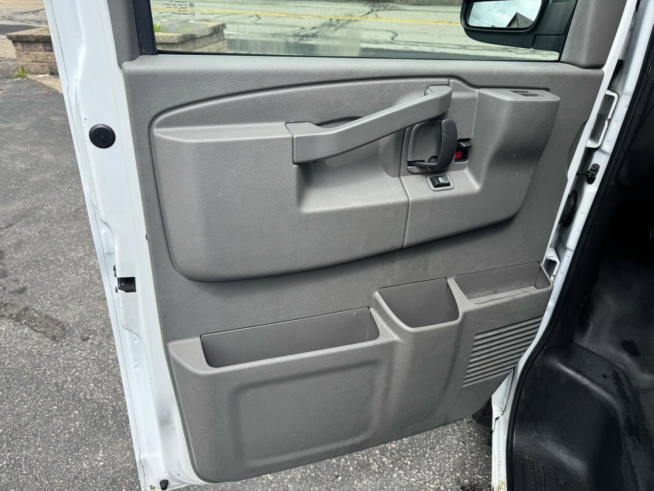 Used 2018 GMC Savana 2500 RWD image 11