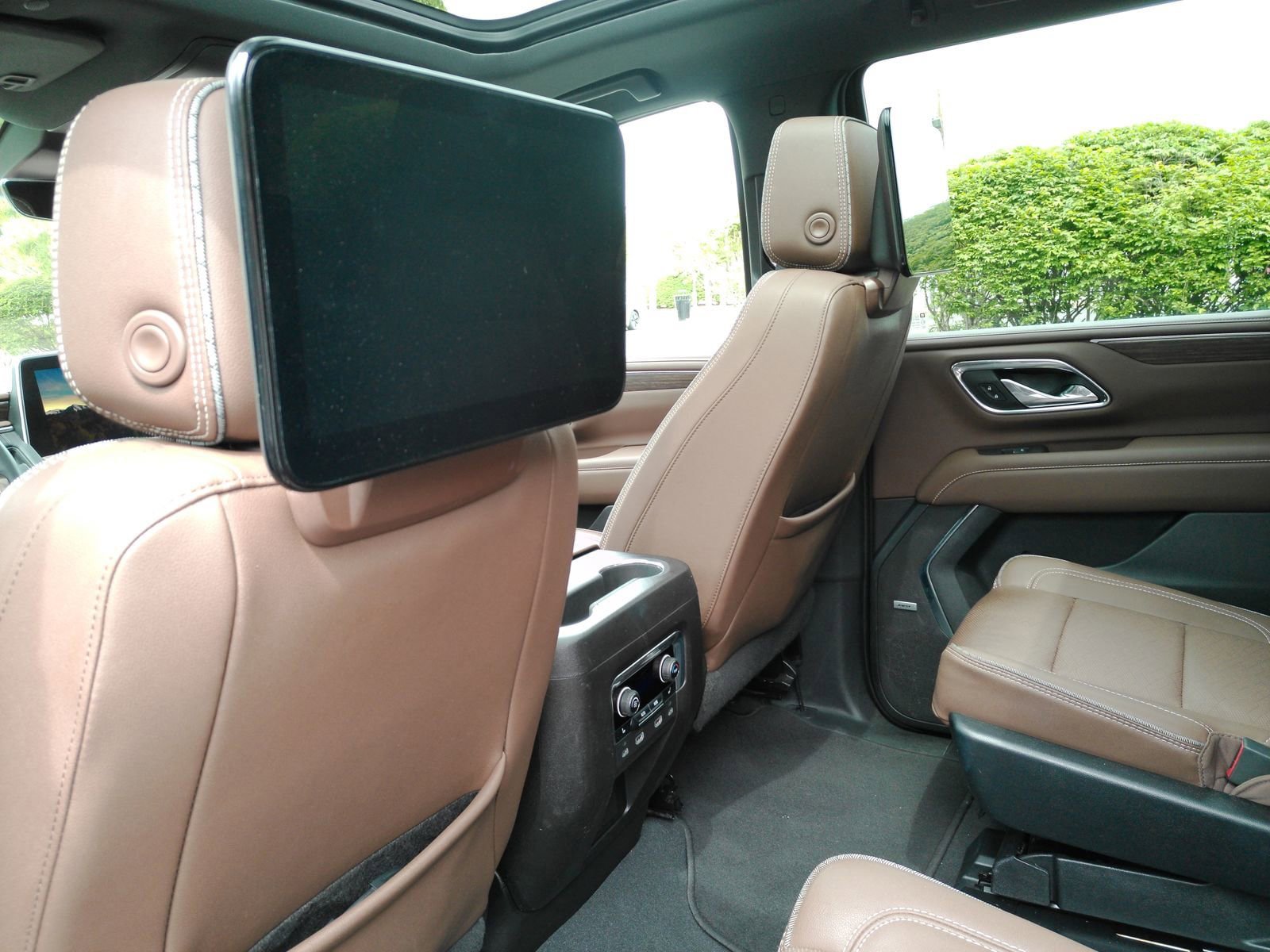 Certified 2023 Chevrolet Tahoe High Country w/ Advanced Technology Package AWD/4WD image 13
