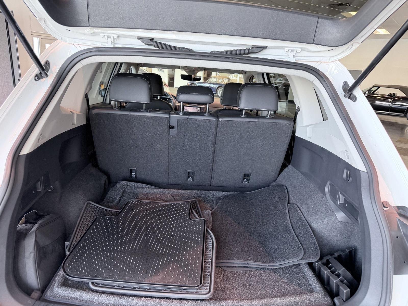 Used 2023 Volkswagen Tiguan SE AWD/4WD image 25
